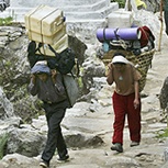 Nepal, el difícil trabajo de los “porteadores”