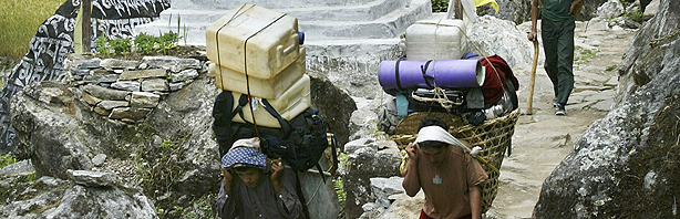 Nepal, el difícil trabajo de los “porteadores”